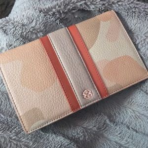 Dagne Dover Pink Camo Accordian Travel Wallet